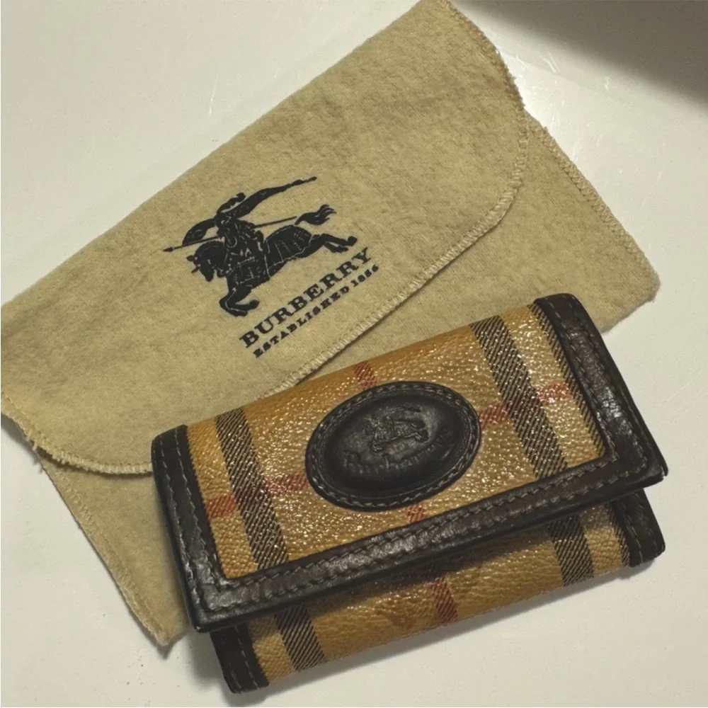 Vintage Burberry Keyholder in Classic Check with Dust Cover - Picture 2 of 9
